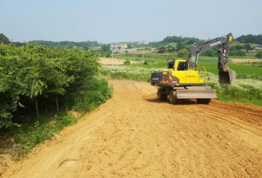 땅은 도로가 생명 도로 확보를 위한 공사 진행